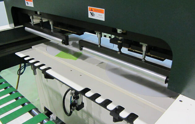 Gripper folding system